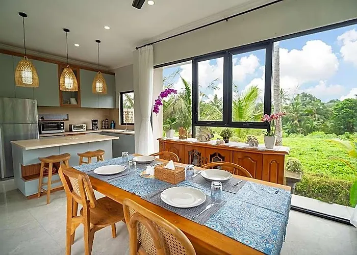 ホテル Puri Kembang Ayu Private 4*