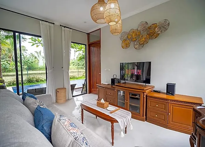 Puri Kembang Ayu Private ホテル 4*