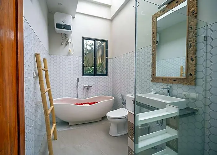 ホテル Puri Kembang Ayu Private 4*