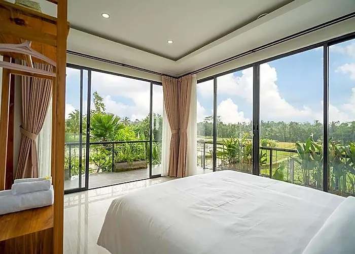 Puri Kembang Ayu Private ホテル 4*